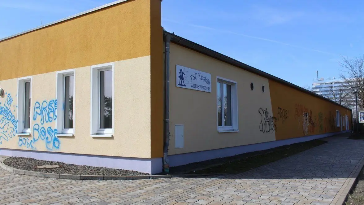 Das Vereinsheim vom TSC Kristall ist im März 2019 mit Grafittos beschmiert worden. Schaden: 5000 Euro.