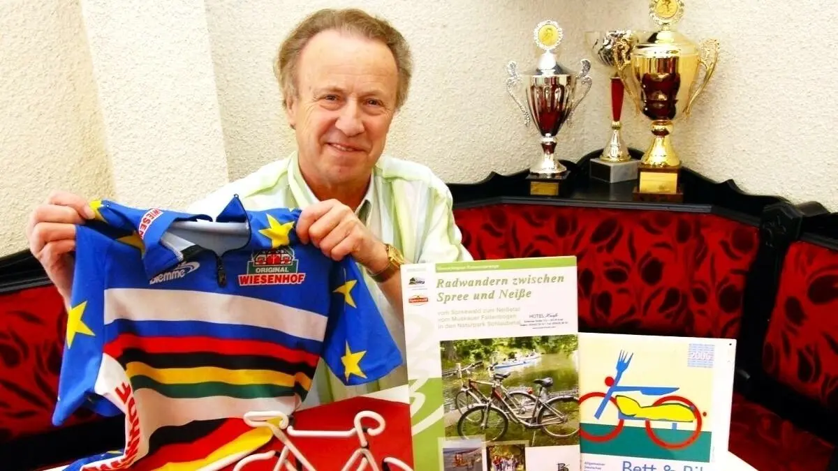 Hans Haufe ist nicht nur Fan des Forster Radsportidols Carsten Podlesch, sondern auch bekennender Radfreund. Aus diesem Grund hat er bereits vor Jahren den Hotelbetrieb auf Radtouristen fokussiert.