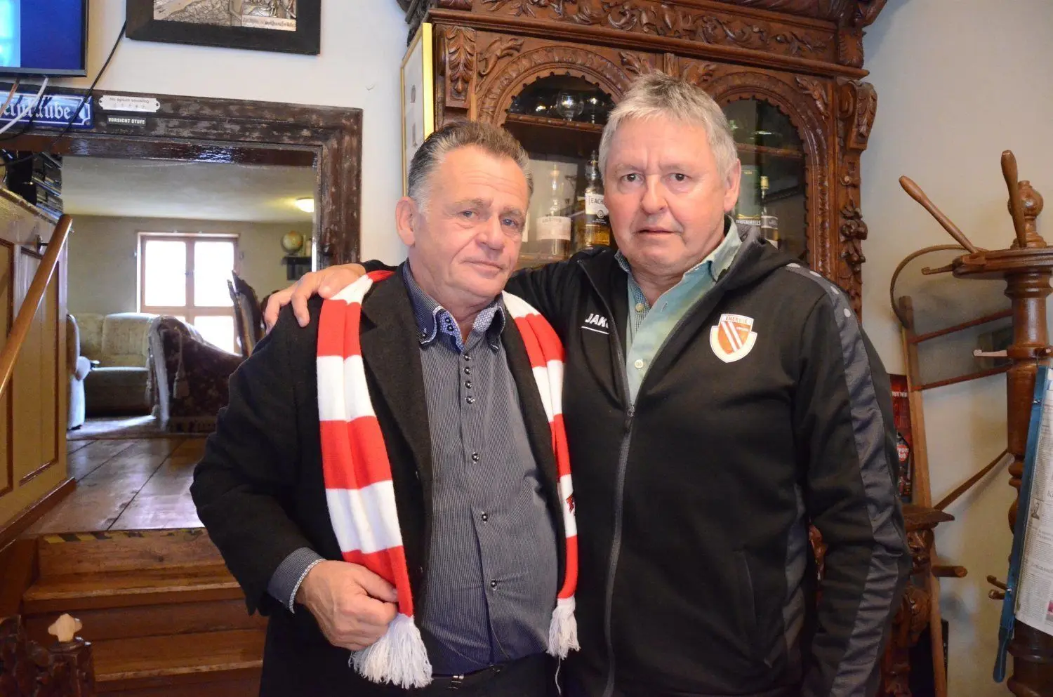 Bei Werner Zimmermann (l.) zu Gast war unter anderem auch Energie-Cottbus-Vereinslegende Ralf Lempke.