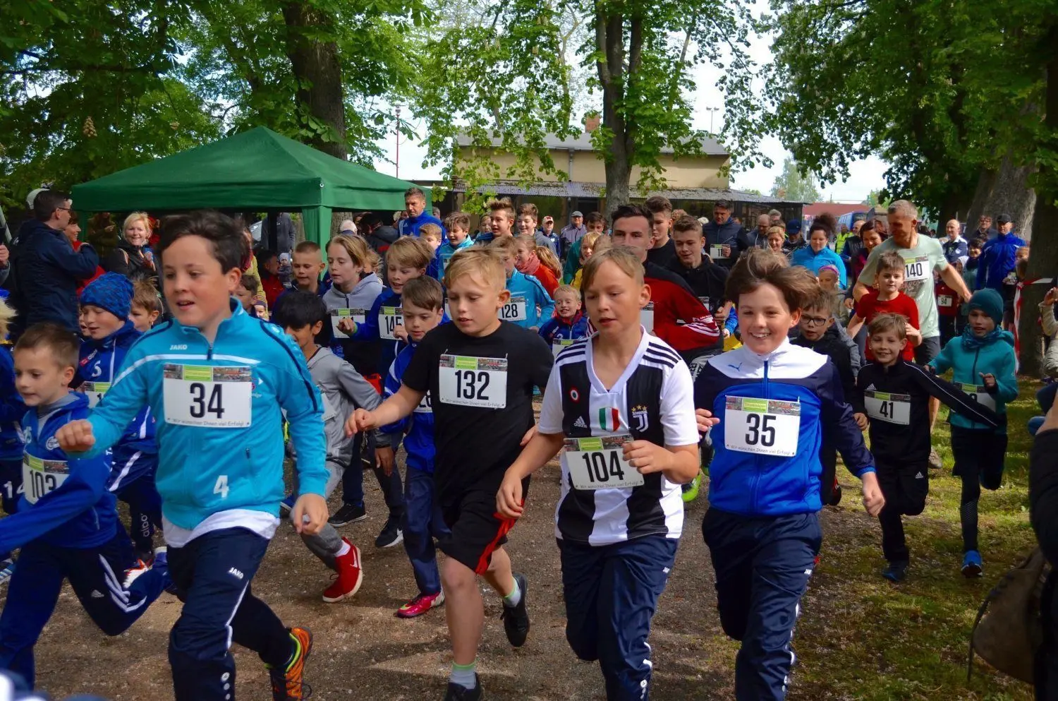 Man kann im Stadtpark in Dahme durchaus laufen - wie hier in der Vergangenheit während einer Laufveranstaltung des TSV Empor Dahme. Doch inzwischen wird der Park auch regelmäßig für den Schulsport der Oberschule genutzt, was bei Besuchern nicht für Begeisterung sorgt.