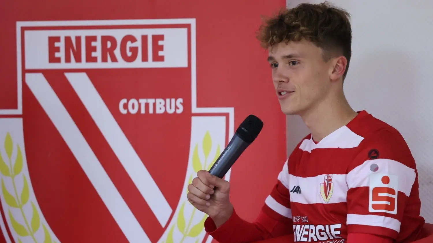 Niklas Geisler von Energie Cottbus stand nach dem 3:0 gegen Meuselwitz Rede und Antwort.