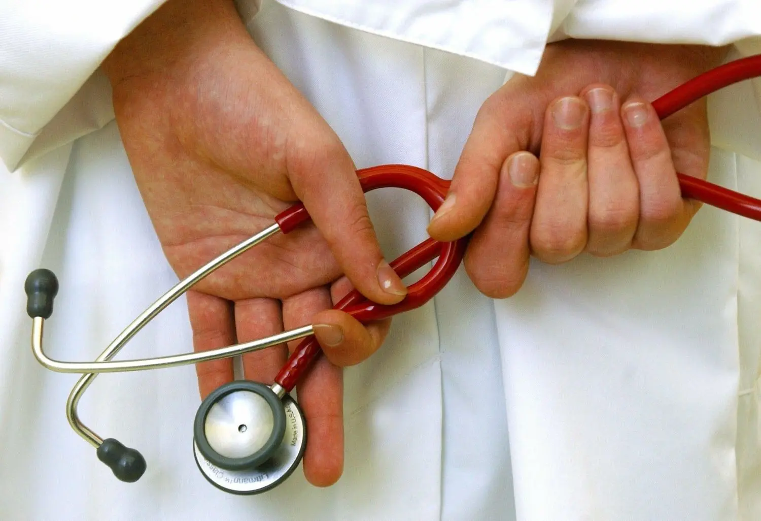 Hausärzte werden im OSL-Kreis zunehmend stark beansprucht. Obwohl die Bevölkerungsdichte regional sinkt, nimmt das Alter der teils multimorbiden Patienten immer mehr zu.