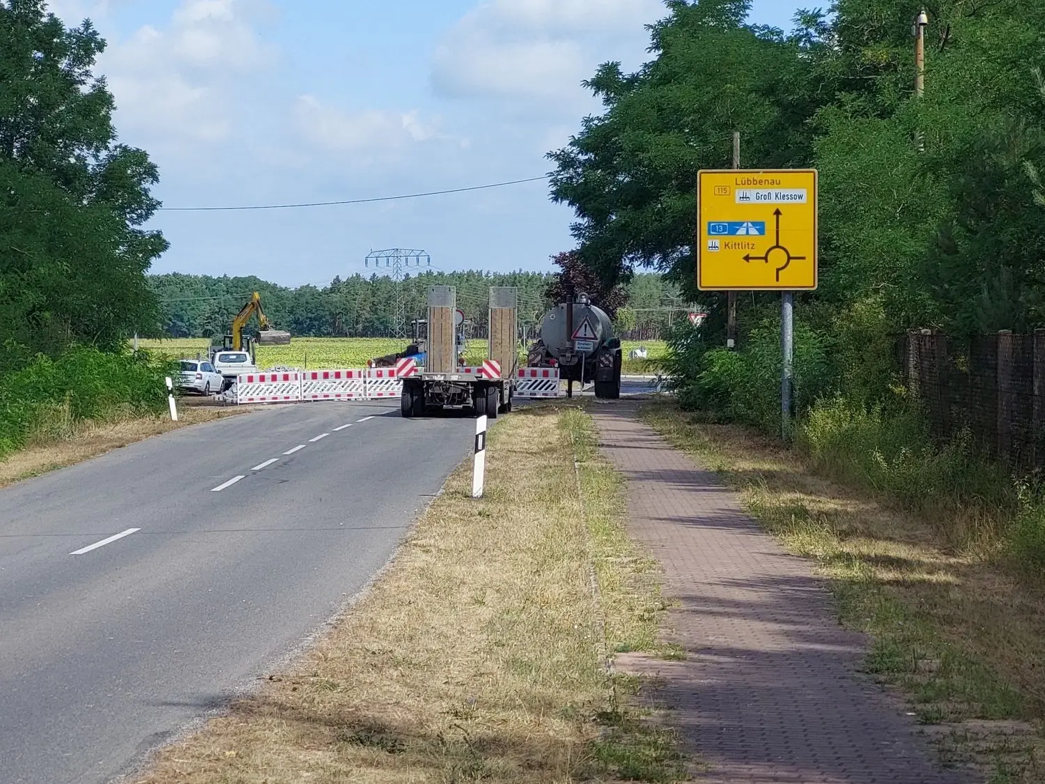 Der Kreisverkehr Groß Klessow wird im Rahmen der Kreisstraßenunterhaltung K 6636 saniert. Lübbenau und das angeschlossene Industrie- und Gewerbegebiet "Am Spreewalddreieck" sind dadurch nur über Umleitungen erreichbar.