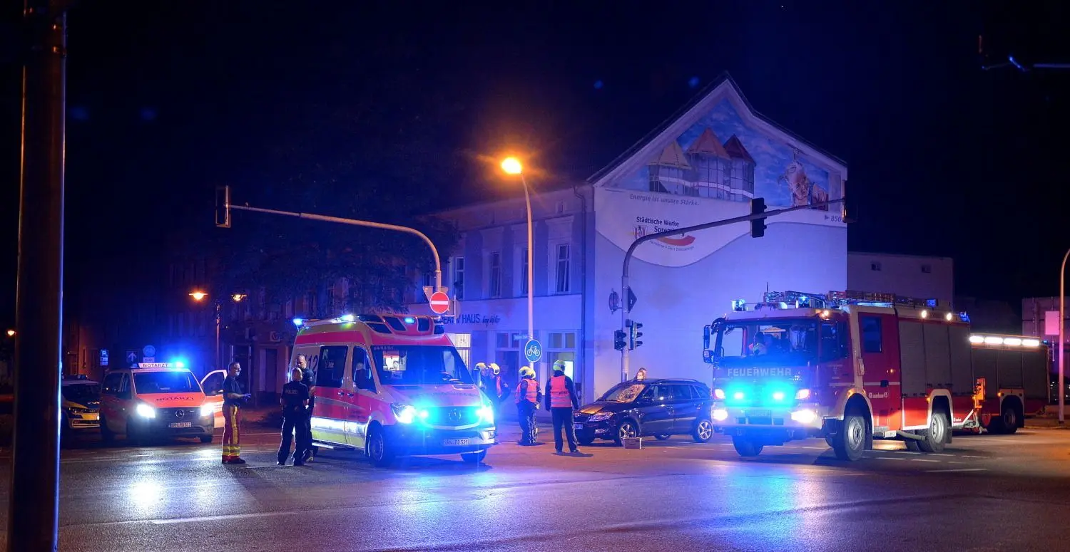 Ein schwerer Verkehrsunfall hat sich Samstagnacht in Spremberg an der Kreuzung Dresdener/Berliner Straße ereignet.