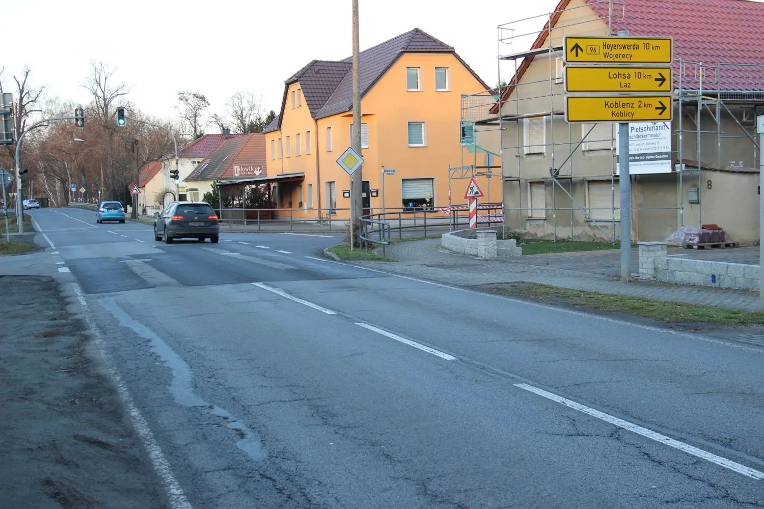 Anno 2021 müssen unter der B 96 in Groß Särchen Abwasserkanäle verlegt werden. In diesem Zuge wird ein Teil der Ortsdurchfahrt erneuert.