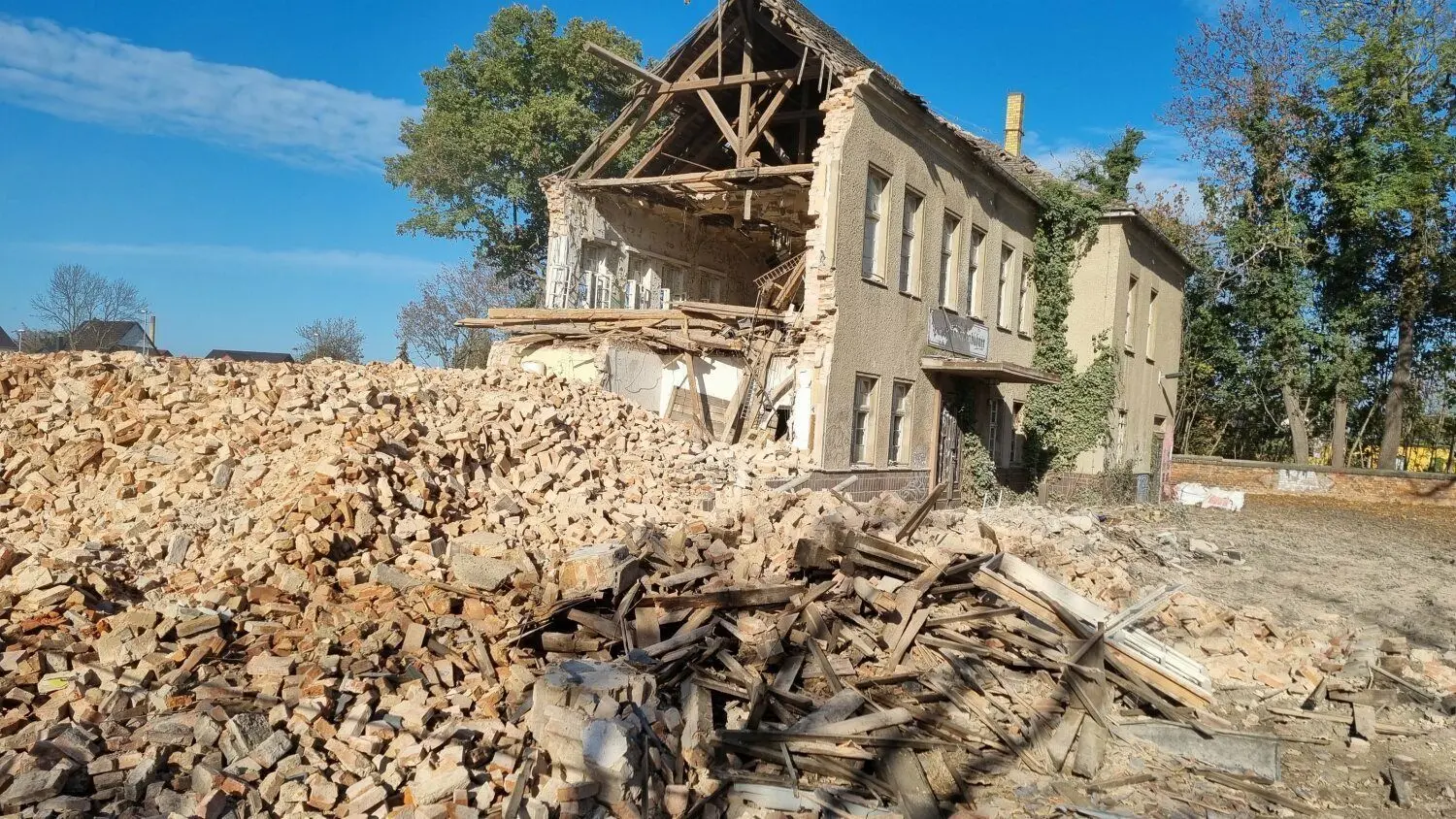 Das einstige Kulturhaus der Eisenbahner, früher das Schützenhaus, ist Ende vergangenen Jahres abgerissen worden.