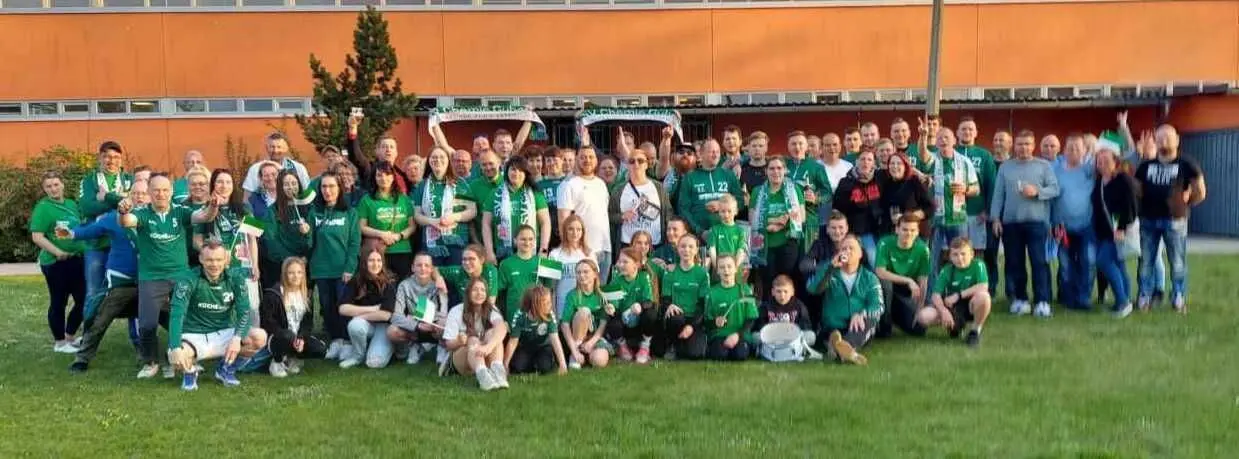 Die Chemie-Handballer können sich auf eine große Fangemeinschaft verlassen, hier beim jüngsten Auswärtsspiel in Finsterwalde.