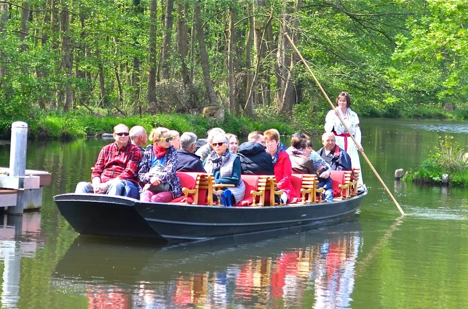 Jaqueline Fischer hat derzeit reichlich Kahngäste. Auch ihr Wasser- und Radwanderplatz im Unterspreewald ist sehr gut besucht.