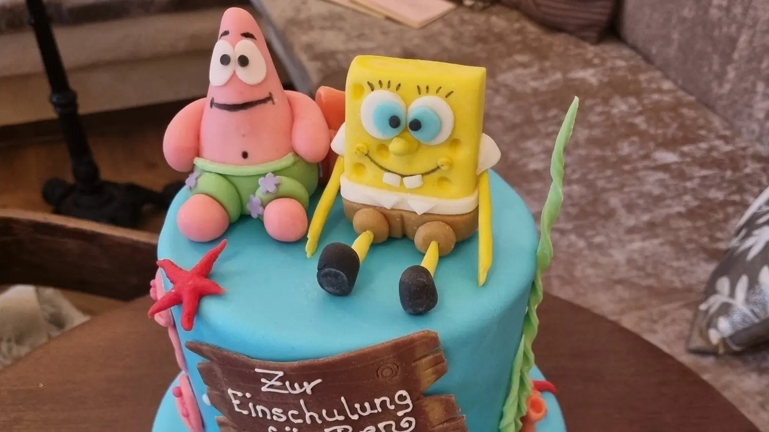 An dieser zweistöckigen Sponge Bob-Torte haben sie zum Schluss sogar zwei Leute gearbeitet, erklärt Geraldine Lösche von "Geraldine und der Brot-Graf".