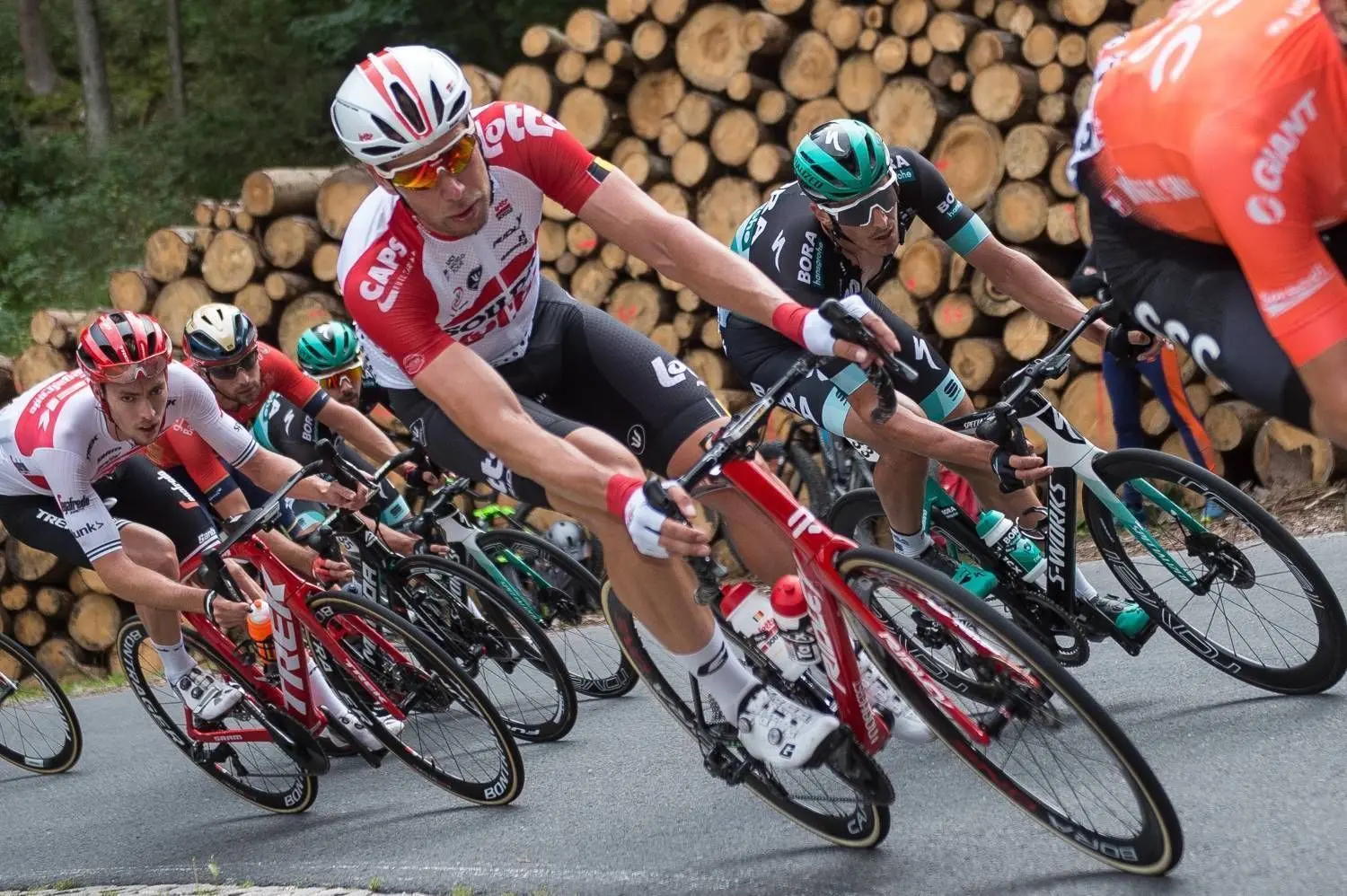 Der Ex-Cottbuser Roger Kluge (M.) blickt seiner vierten Teilnahme an der Tour de France entgegen.