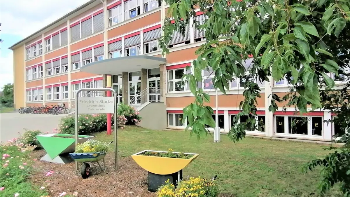 An der Friedrich-Starke-Grundschule in Elsterwerda erhalten jetzt 275 Kinder ihre Jahreszeugnisse.
An der Friedrich-Starke Grundschule in Elsterwerda erhalten jetzt 275 Kinder ihre Jahreszeugnisse.