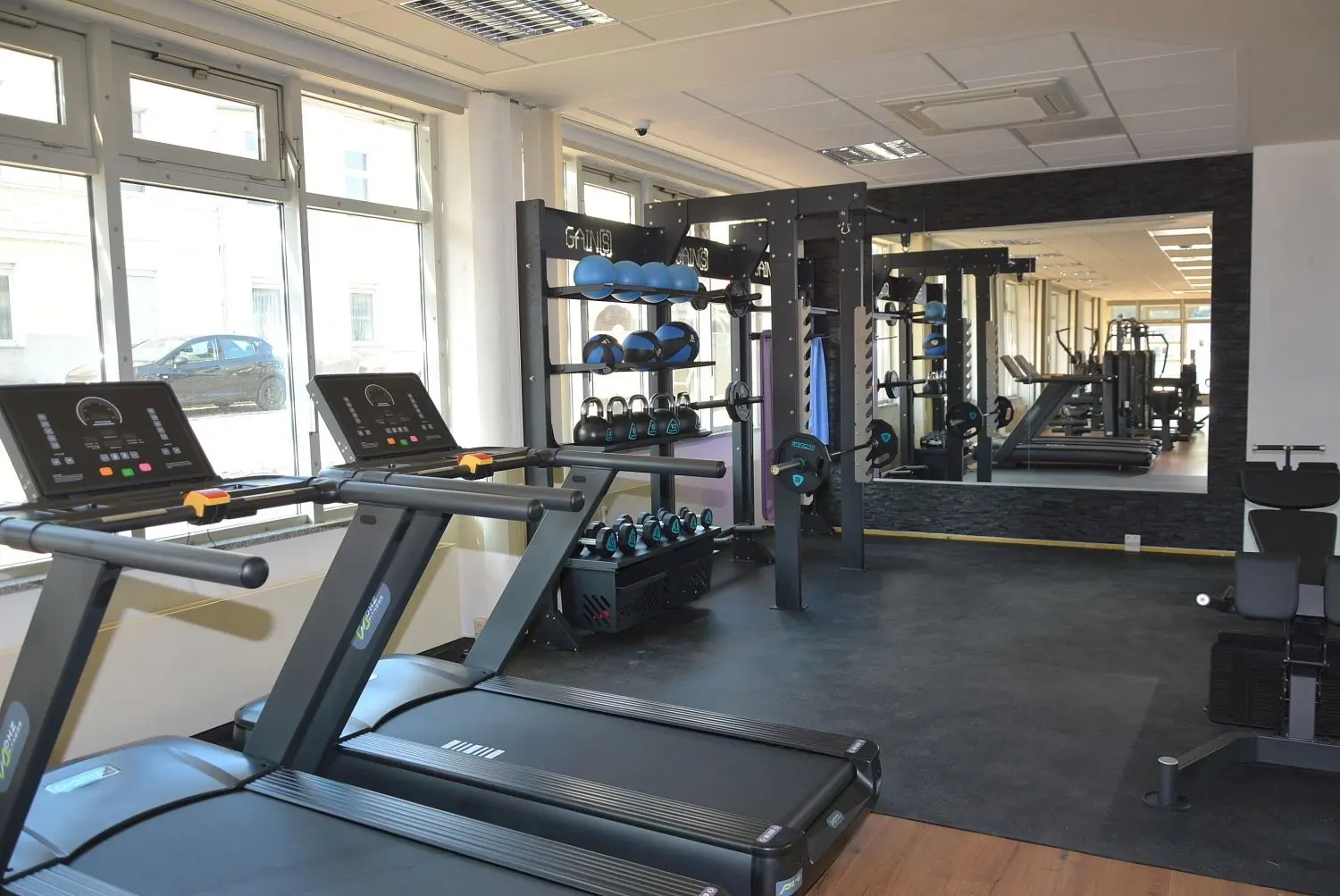 Laufbänder, Hanteln, Medizinbälle und mehr gibt es im neuen Fitnessstudio Mygym Boutique in Spremberg. Mitglieder sollen die Geräte auch nachts nutzen können.