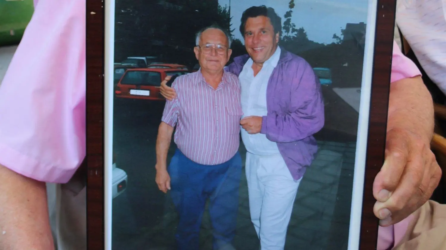 Achim Noack mit dem Foto vom Treffen mit Alfons Geisler im Jahre 1979.