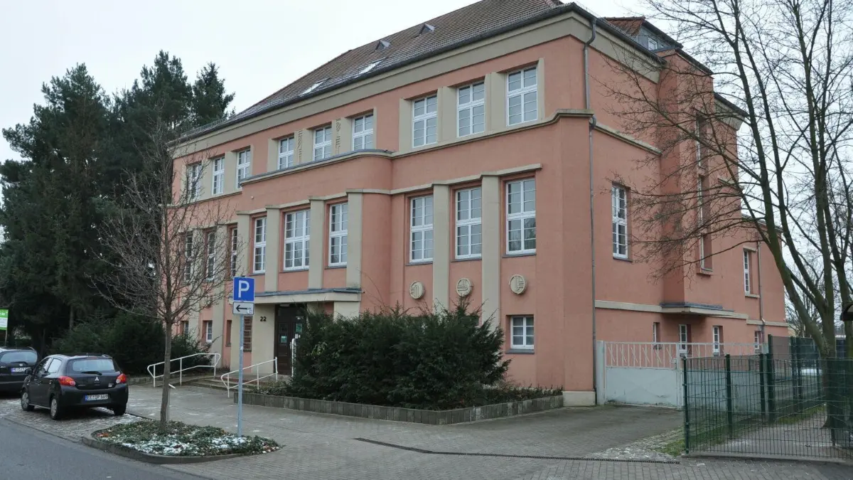 Zukunft unklar: das ehemalige AOK-Gebäude in Bad Liebenwerda am Südring. Hauptsitz der Verbandsgemeinde wird es jedenfalls nicht.
das ehemalige AOK-Gebäude in Bad Liebenwerda Südring