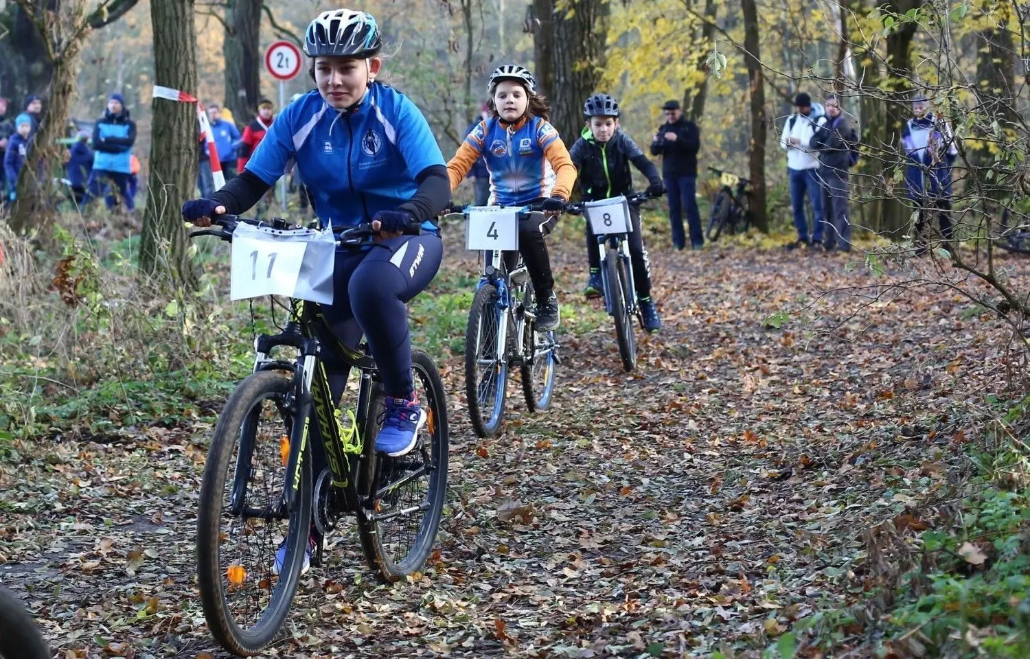 Radfahren im Wald ist möglich, Wettkämpfe wie hier sind aber vorerst nicht in Sicht.