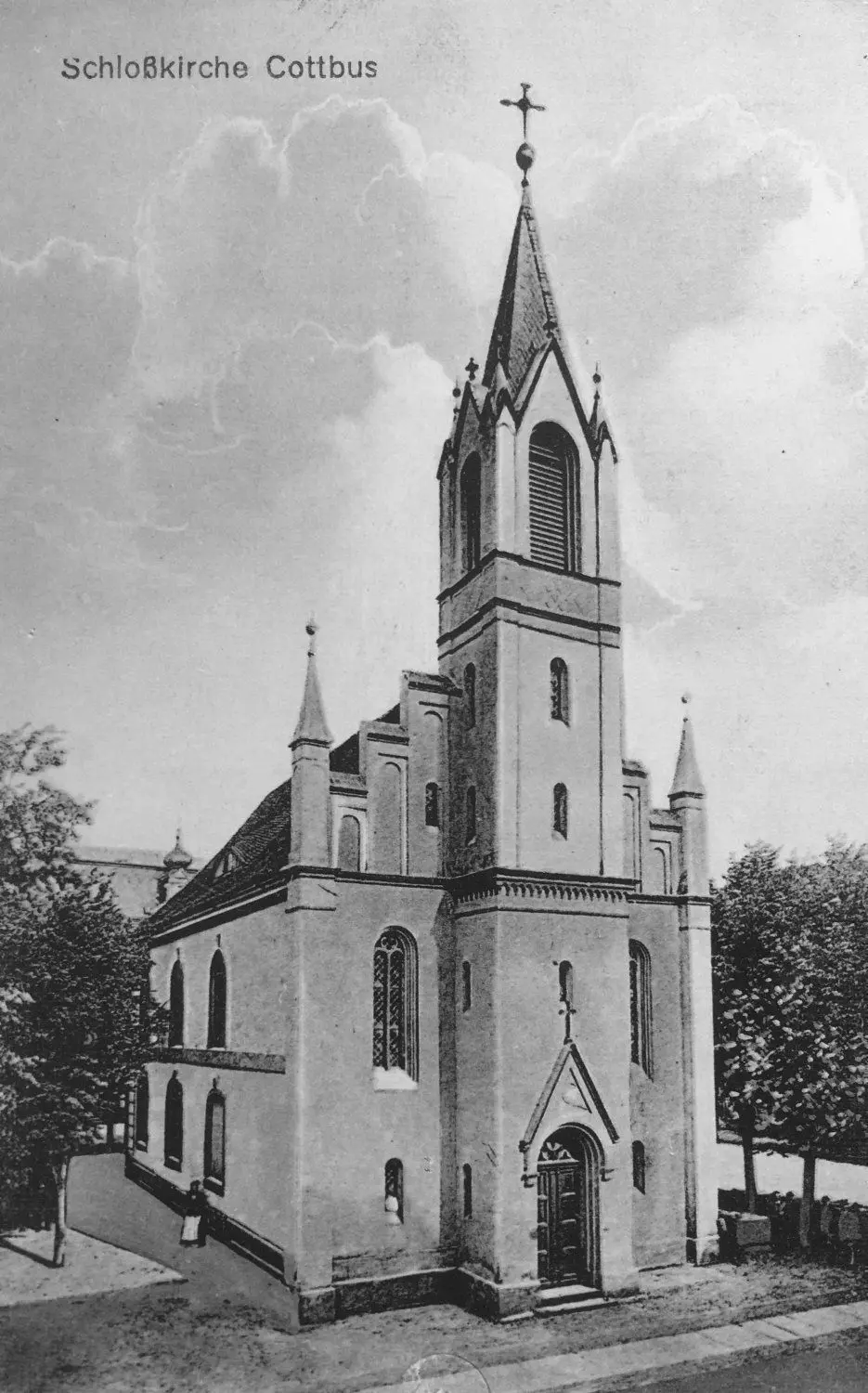 Die Postkarte zeigt die Schlosskirche in der Spremberger Straße. Sie wurde einst von französischen Flüchtlingen errichtet.