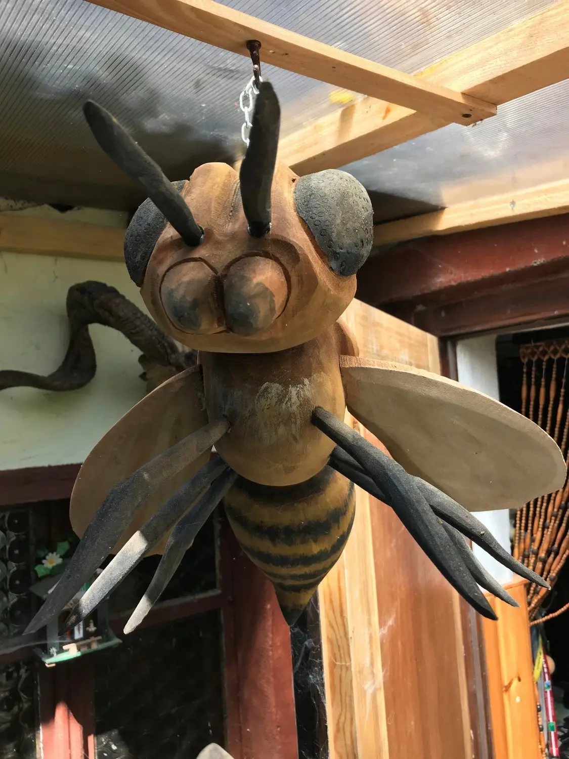 Holzkunst, wohin das Auge blickt - bei Gräbers auf dem Hof in Kaltenborn.