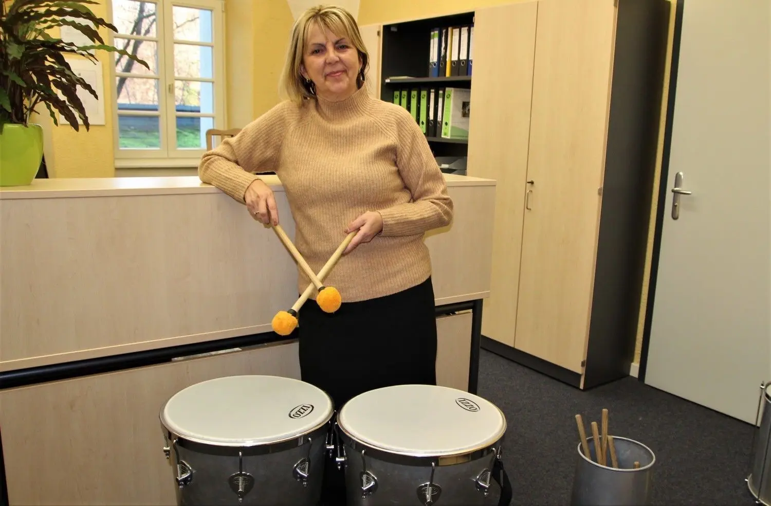 Sonja Junghänel, die Leiterin der Musik- und Kunstschule Spree-Neiße, hat gegen den Ausstoß von Aerosolen schon überlegt, die Bläserklassen fürs Trommeln zu begeistern.