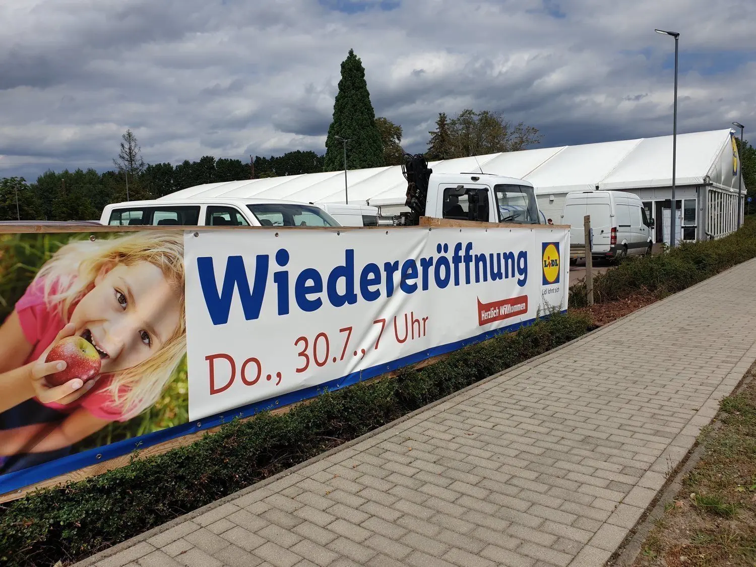 Nach dem Großbrand der Lidl-Filiale in Doberlug-Kirchhain in der Nacht zum 23. Mai kehrt der Discounter in wenigen Tagen mit einem Provisorium in die Kloster- und Gerberstadt zurück.