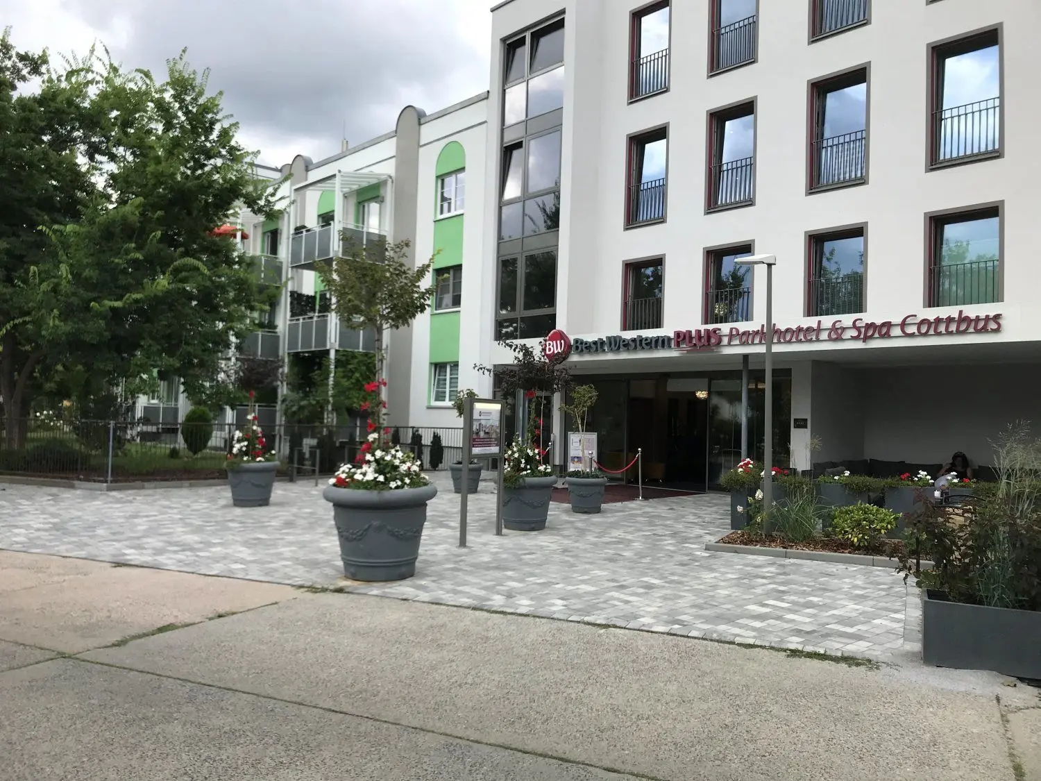 Der Investor des benachbarten Hotels ließ die Bäume in Abstimmung mit dem Rathaus-Mitarbeitern entfernen.