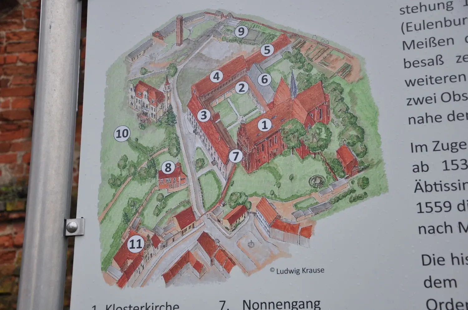 Das im Jahr 1228 entstandene Kloster Marienstren in Mühlberg: 1 - Klosterkirche, 2 - Kreuzgang, 3 - Äbtissinnenhaus, 4 - Refektorium (Speisesaal), 5 - Rinderstall, 6 - Dormitorium (Schlafsaal), 7 - Nonnengang, 8 - Hospiz, 9 - Klostergärtnerei, 10 - Klosterpark, 11 - Propstei (Wohnung des/der Propstes/Pröpstin; heute Museum Mühlberg 1547)