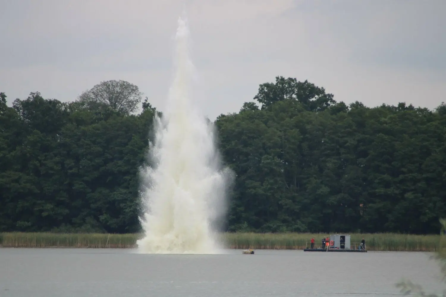 Wasserfontaine bei der Sprengung