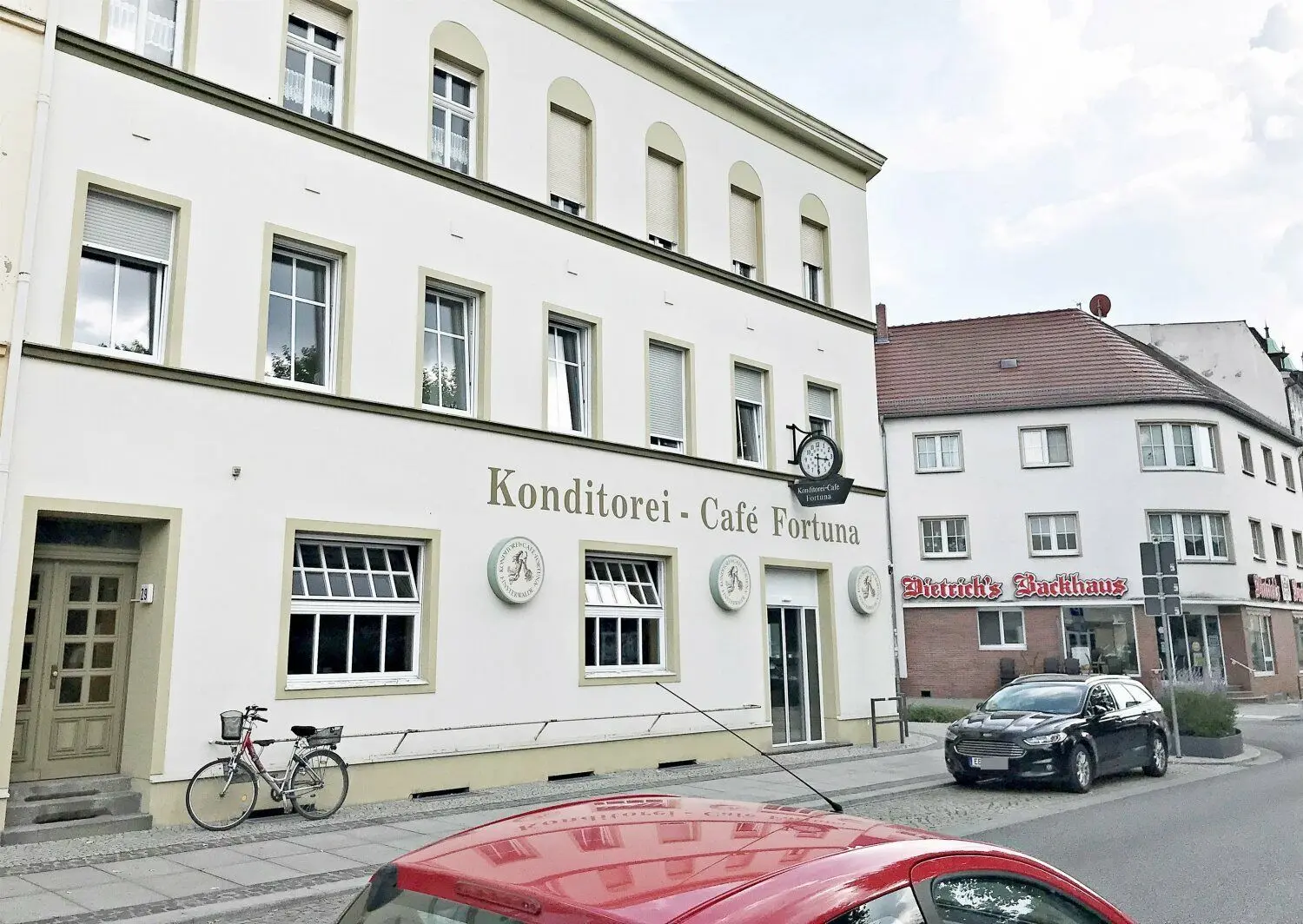 Das traditionsreiche Café Fortuna in der Berliner Straße öffnet wieder für Gäste und Kunden.