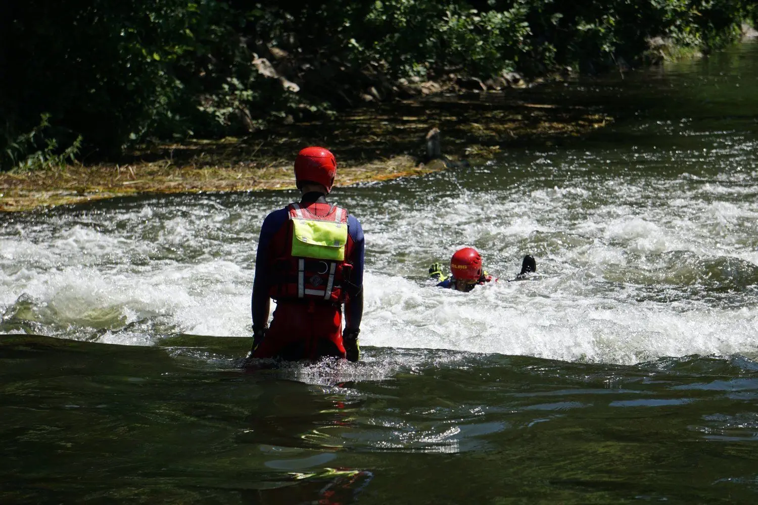 Strömungsretter der DLRG Cottbus bei einer Übung in der Cottbuser Spree