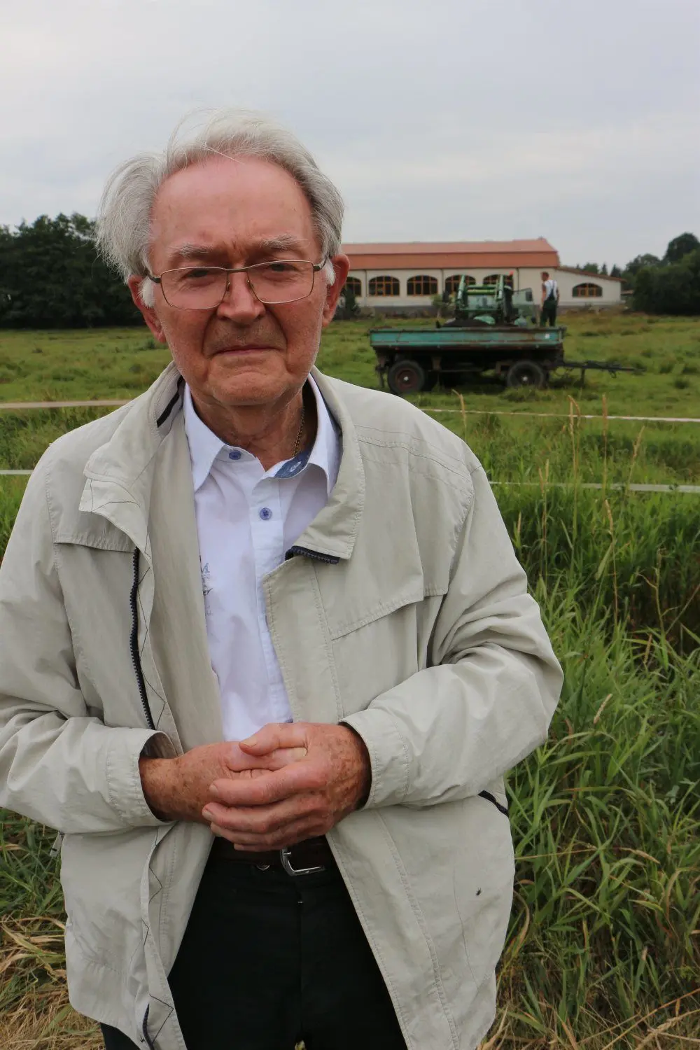 Der Tierarzt und Jäger Dr. Peter Bresan (87) musste den Bullen aus Dubring am 19. Juli erschießen, nachdem der Wasserbüffel am 16. Juli einen Bauern attackiert und schwer verletzt hatte.