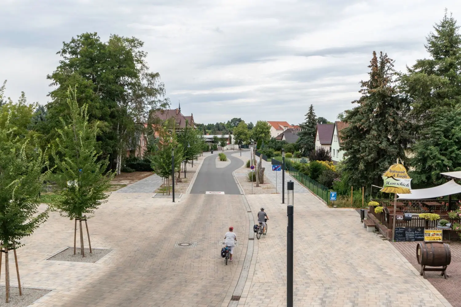 Tor in die Altstadt. Verkehrsberuhigter Bereich der Dammstraße in Höhe des Cafe Hanschick.