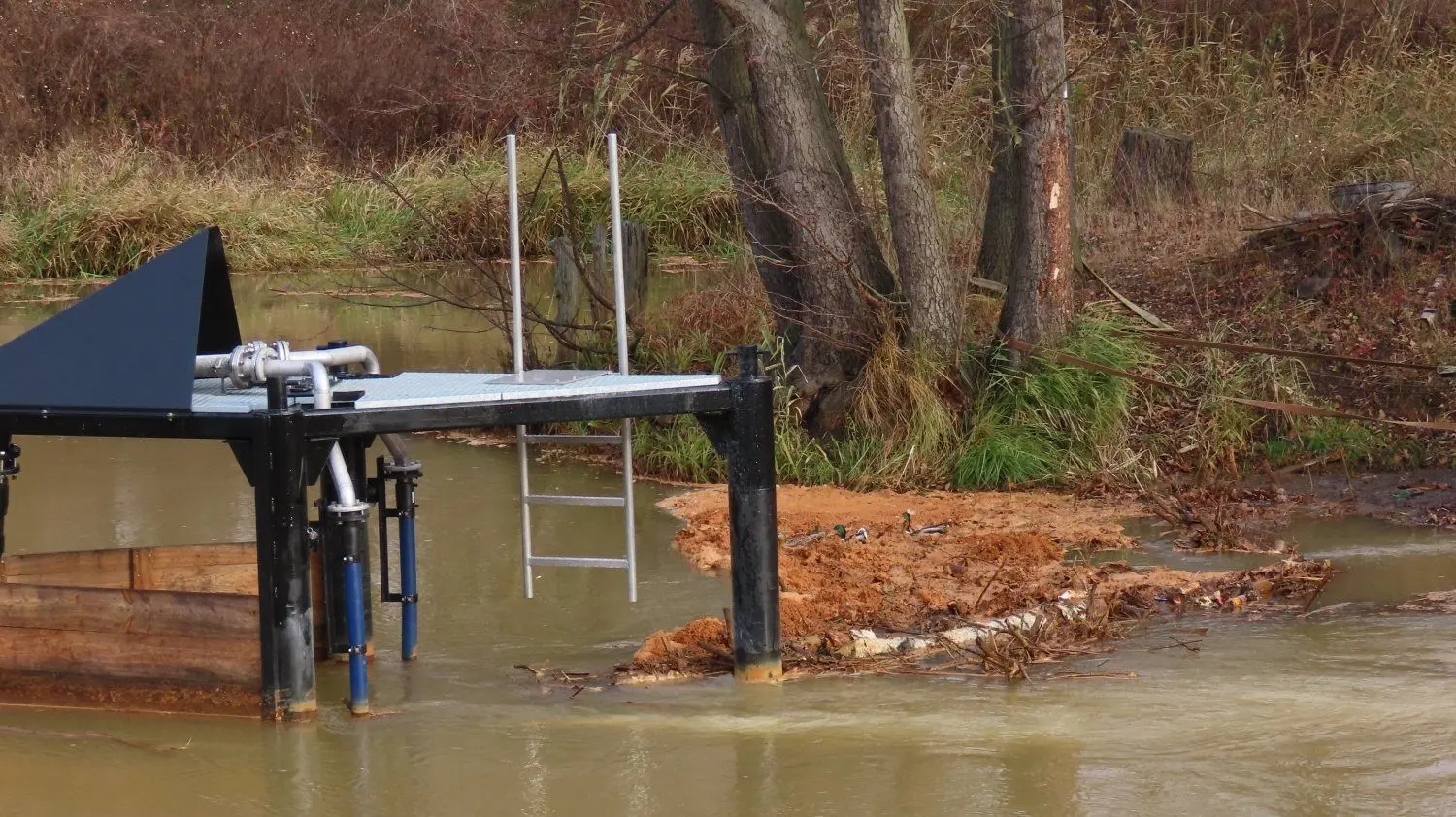Wird die neue Bekalkungsanlage neben der Brückenbaustelle im Spremberger Ortsteil Cantdorf ein Hindernis bei Hochwasser?
