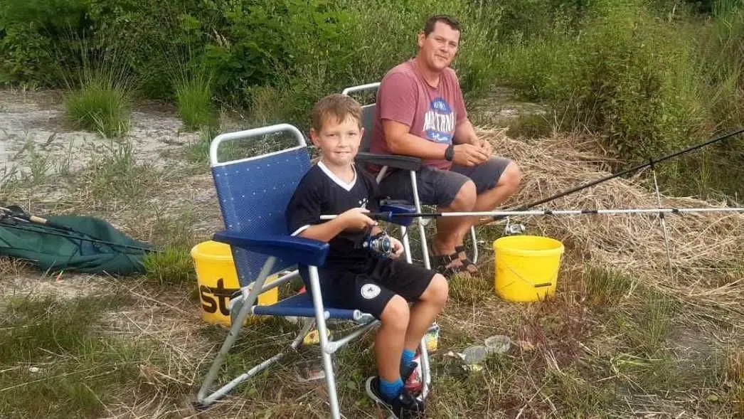 Max (8), der seinen Vater begleitete, hatte an diesem Tag die meisten Fische an der Angel.
