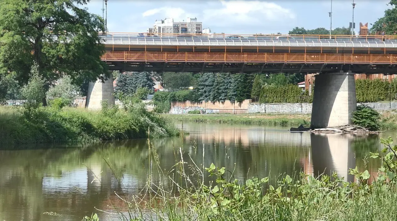 Durch den Bau einer neuen Straßenbrücke soll auch die Stadtbrücke vom Verkehr entlastet werden.