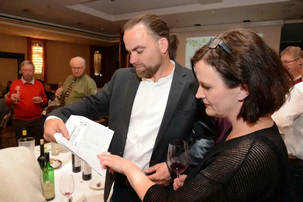 Stefan Bönsch bei der Jungweinprobe 2018 in Cottbus. Der 45-Jährige unterstützt mittlerweile Hubert Marbach auf dem Weingut in Jerischke und möchte sich langfristig auch in der Region ansiedeln.