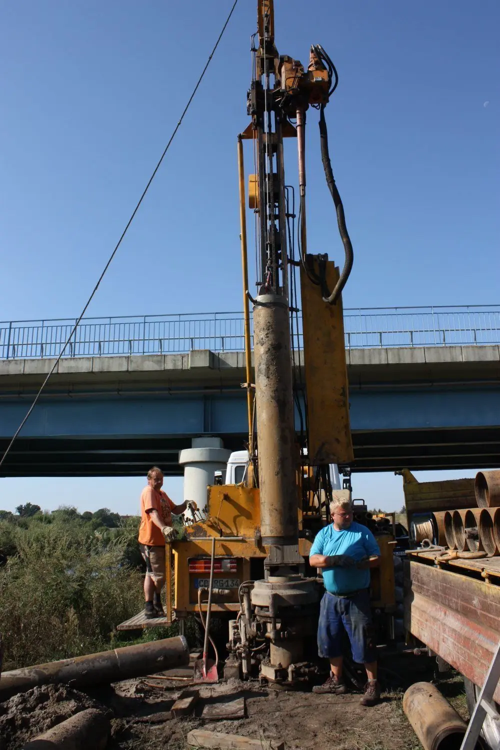 Am Forster Oder-Neiße-Radweg an der Grenzbrücke in Sacro sind im vergangenen Jahr vier neue Grundwasser-Messstellen mit jeweils vier Bohrungen in einer Tiefe von acht, 14, 20 und 26 Metern errichtet worden.