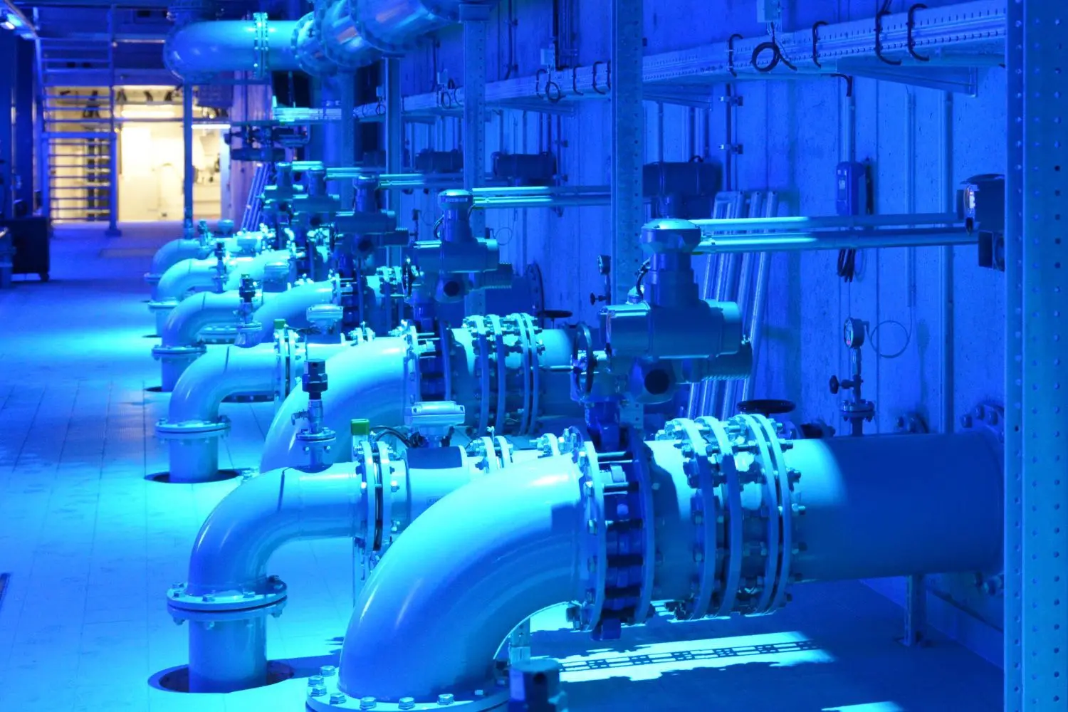 Vor wenigen Jahren erfolgte die Einweihung des Neubaus der Erweiterung des Wasserwerks in Tettau. Es gehört zu den modernsten Anlagen seiner Art in Deutschland.