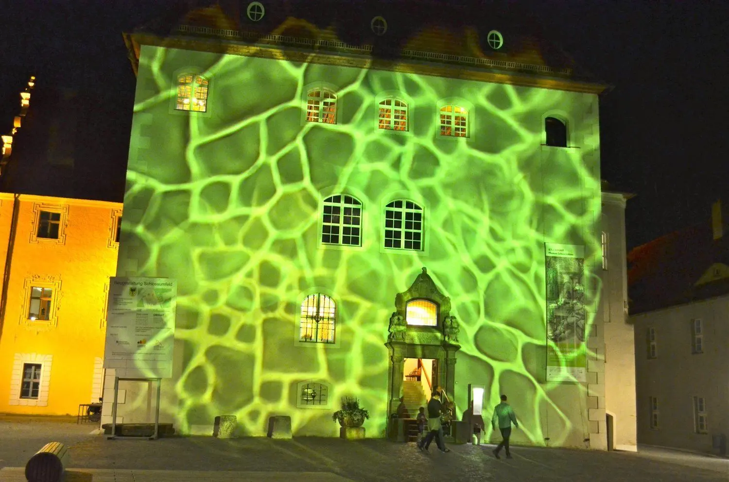Das Schloss in Lübben wurde schon in der Vergangenheit spannend präsentiert. Auf schöne und interessante Gebäude könnte mit Lichteffekten am 3.Oktober dieses Jahrs aufmerksam gemacht werden.⇥