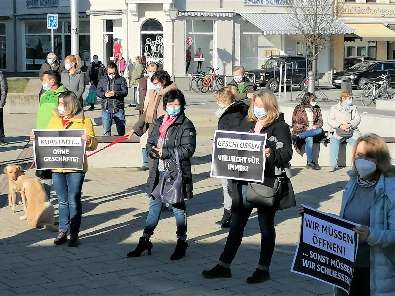 Schicksal verbindet: Protestierende kamen auch aus Bad Liebenwerda und sogar aus Dresden nach Elsterwerda.