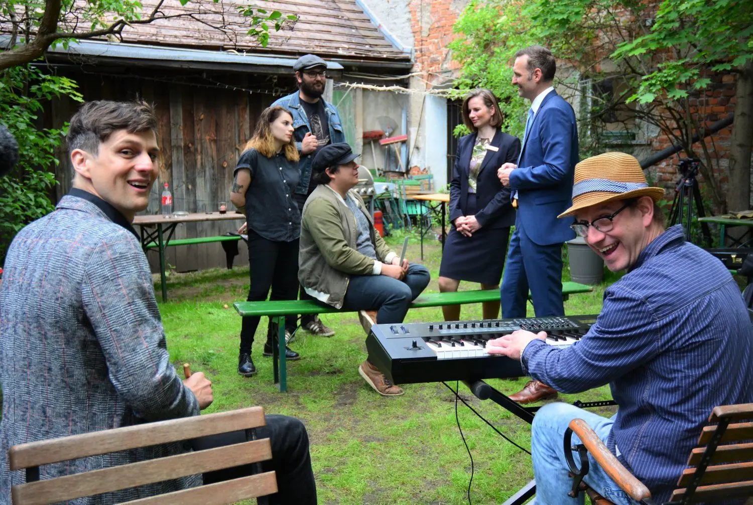 Erfreuliche Nachricht für die Club Kommission Cottbus: Rund 22 000 Euro hatte das Bündnis bei einer Crowdfunding-Aktion gesammelt. Von der Sparkasse Spree-Neiße gab es noch eine Spende in Höhe von 5000 Euro oben drauf.