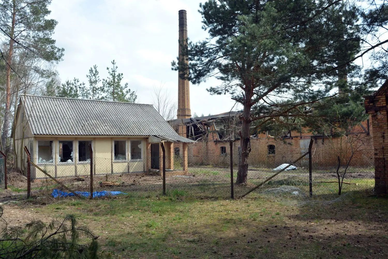 In Abwägungsprozessen wird entschieden, welche baulichen Objekte einer Weiternutzung zugeführt werden können. Für den DDR-typischen Bungalow sehen die Chancen nicht so rosig aus, dagegen soll einer der weithin sichtbaren Fabrikschornsteine zum Pizzaofen umfunktioniert werden.