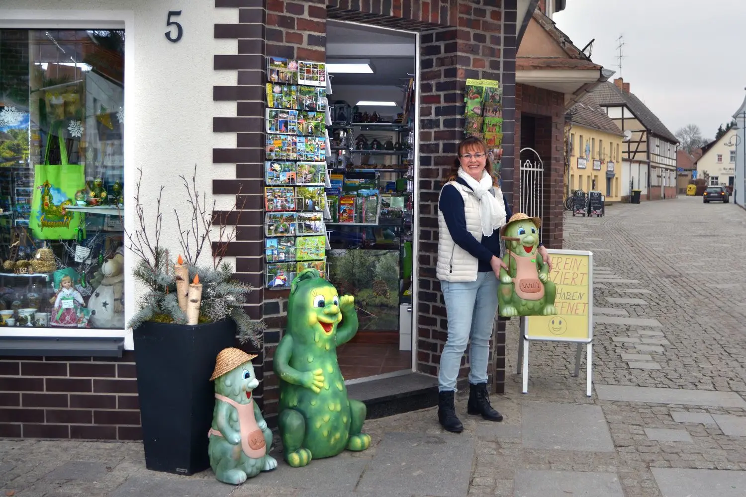 Seit Beginn der Altstadtsanierung hat Angela Glaubitz ihren Souvenirladen in der Dammstraße eröffnet.