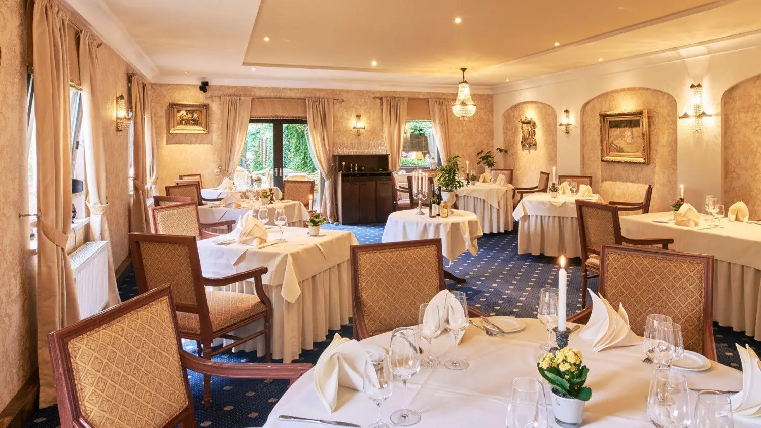 Keinen einzigen Gast hat der Westphalenhof seit einem halben Jahr an den opulent gedeckten Tischen des Restaurants empfangen dürfen.