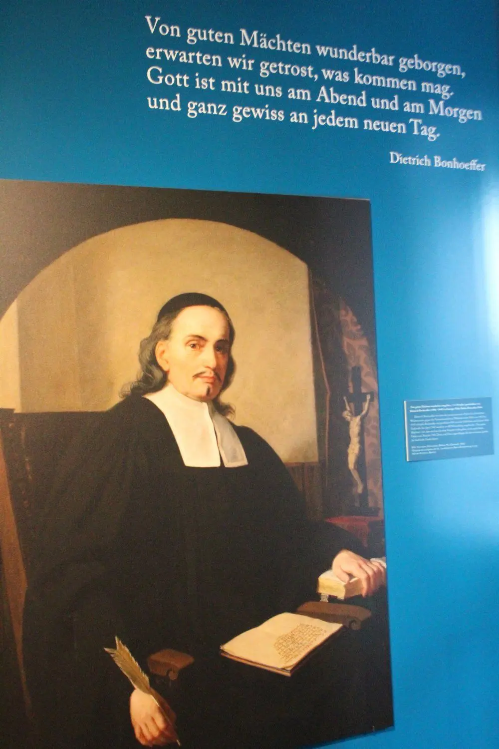Gut strukturiert und übersichtlich, gleichzeitig sehr tiefgründig und detailliert - die Ausstellung im Paul-Gerhardt-Zentrum Lübben Am kleinen Hain überzeugt, unter anderem mit diesem Porträt und der Parallele zu Dietrich Bonhoeffer.