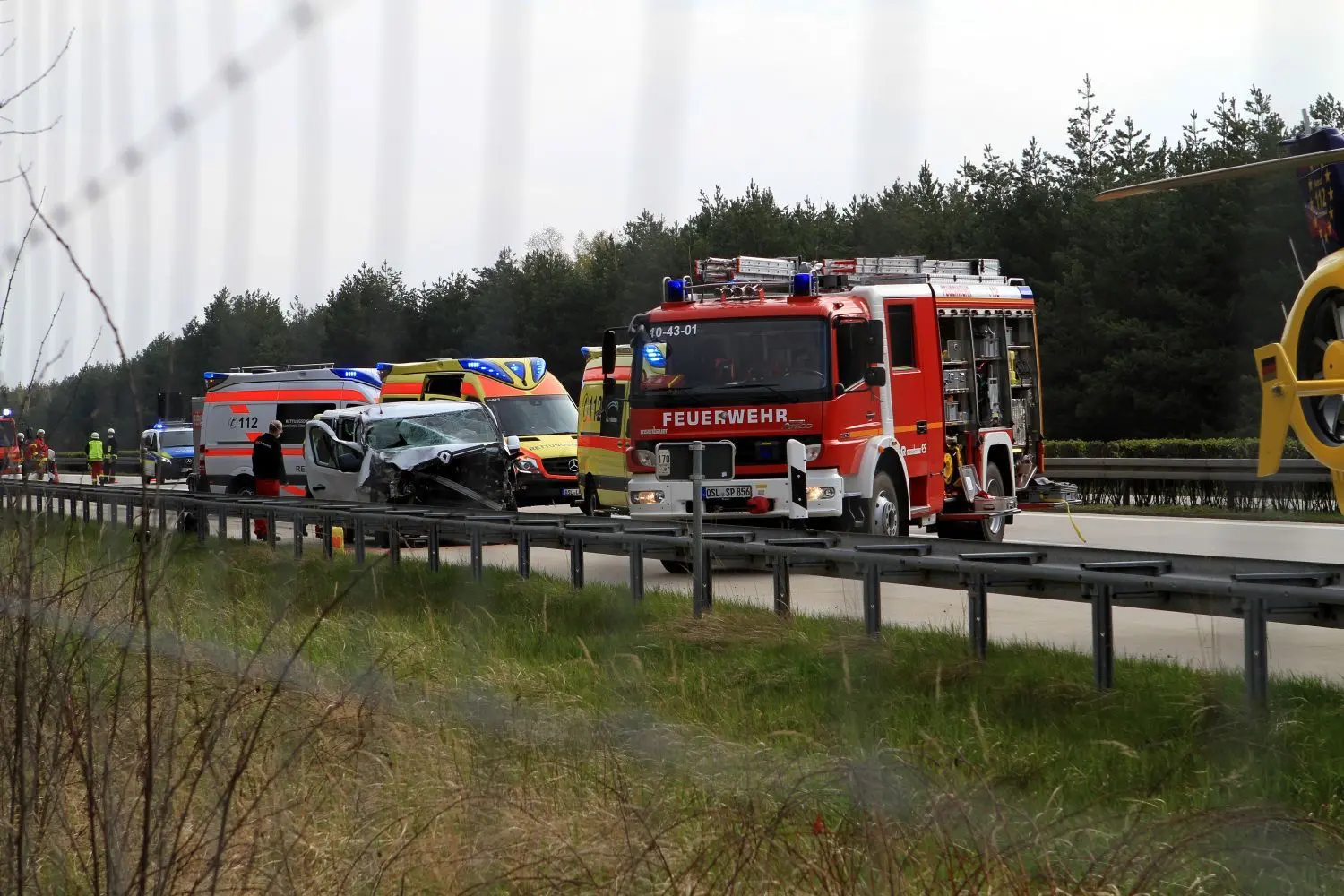 Die A13 war nach dem Unfall über Stunden gesperrt. Es bildete sich in Fahrtrichtung Dresden ein kilometerlanger Stau.