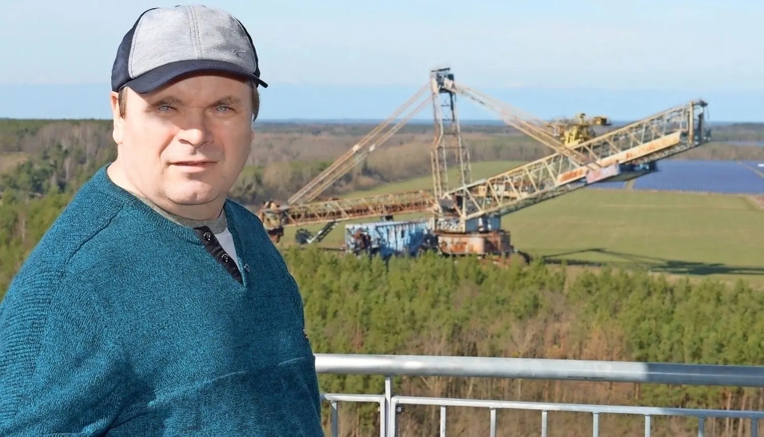 Dem einstigen Bagger-Schlosser Detlef Bergmann aus Klettwitz blutet das Herz beim Gedanken, dass der Tagebauriese in die Luft gesprengt werden soll. Für ihn geht damit Lausitzer Bergbaugeschichte unwiederbringlich verloren. Die Pläne der drei Eigentümer-Kommunen sind für ihn beschämend. ⇥
