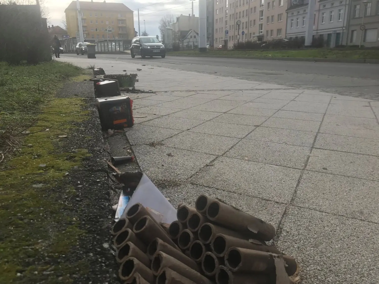 Fünf Tage nach der Silvesternacht sieht es an den Straßen in Cottbus noch immer grauenvoll aus.