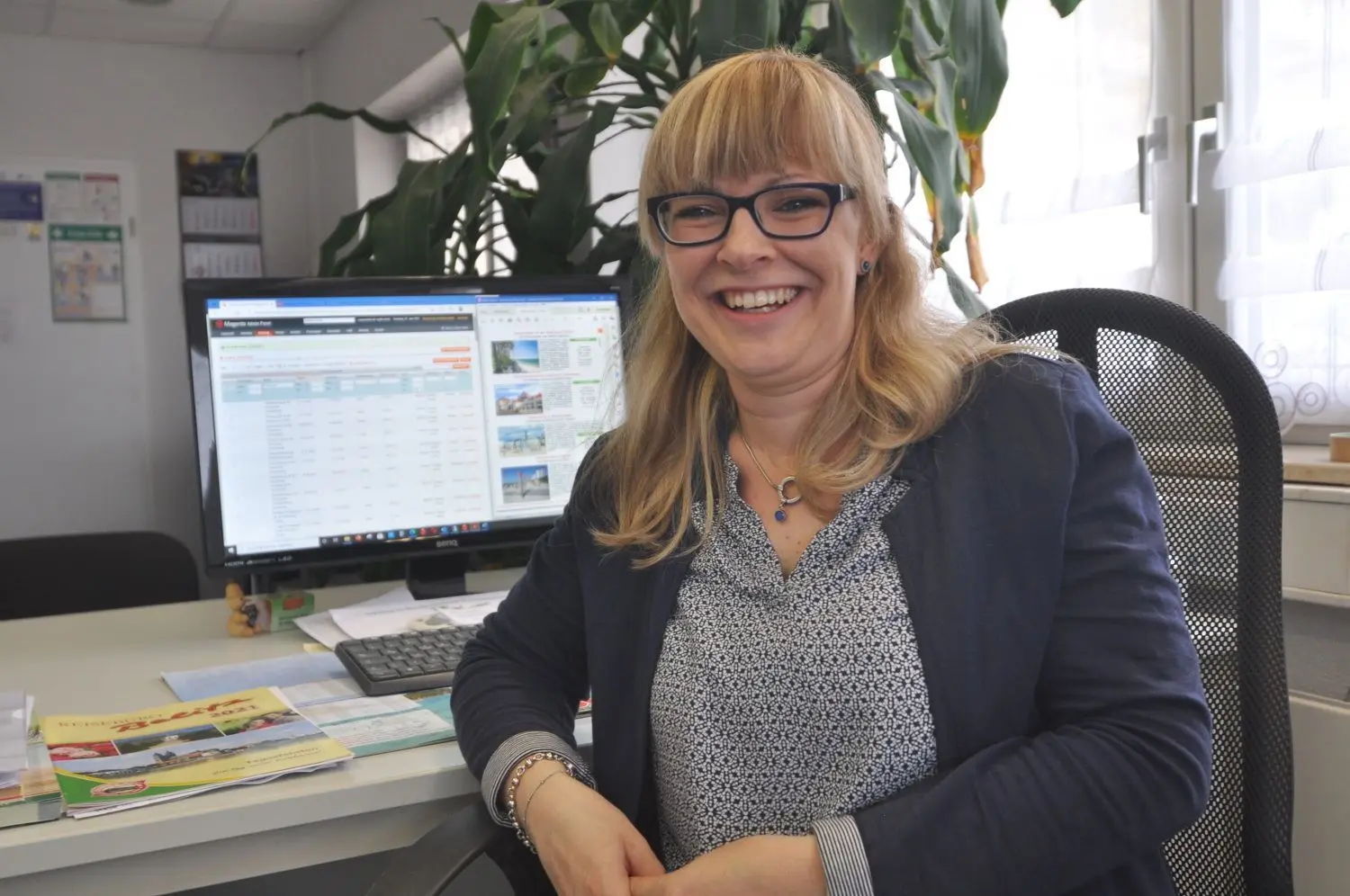 Marlen Laubner ist im Reisebusunternehmen Belitz in Bad Liebenwerda die gute Seele in der Firmenzentrale und zugleich zuständig fürs Marketing.