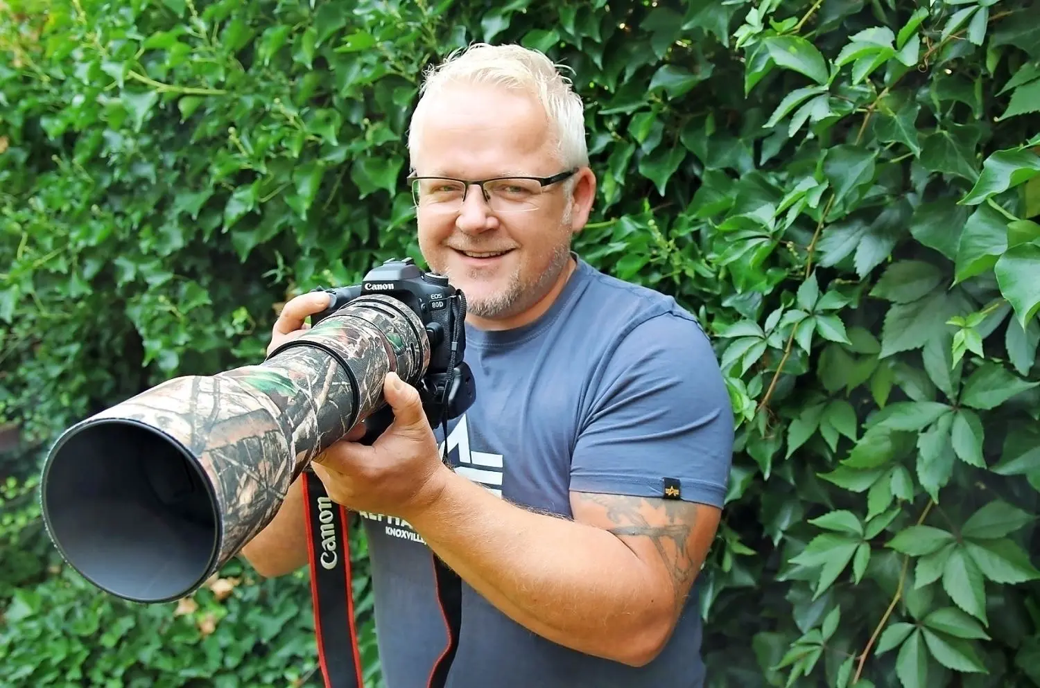 Seit dem Jahr 2012 ist der Schleifer Daniel Jakubik mit seiner Fotoausrüstung den Lausitzer Wölfen und weiteren Wildtieren der Region auf der Spur.