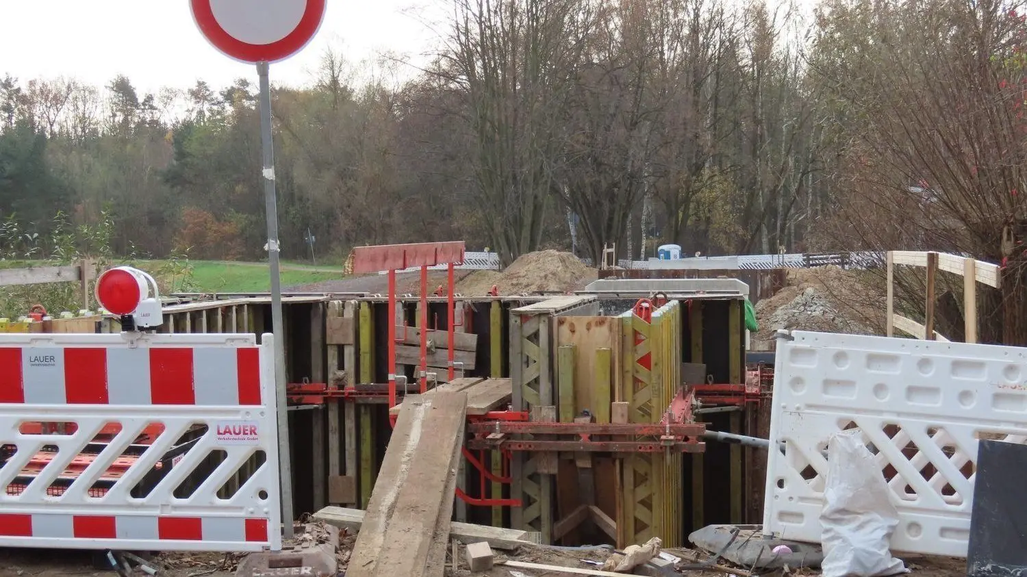 Die Brückenbaustelle am Cantdorf Ufer.