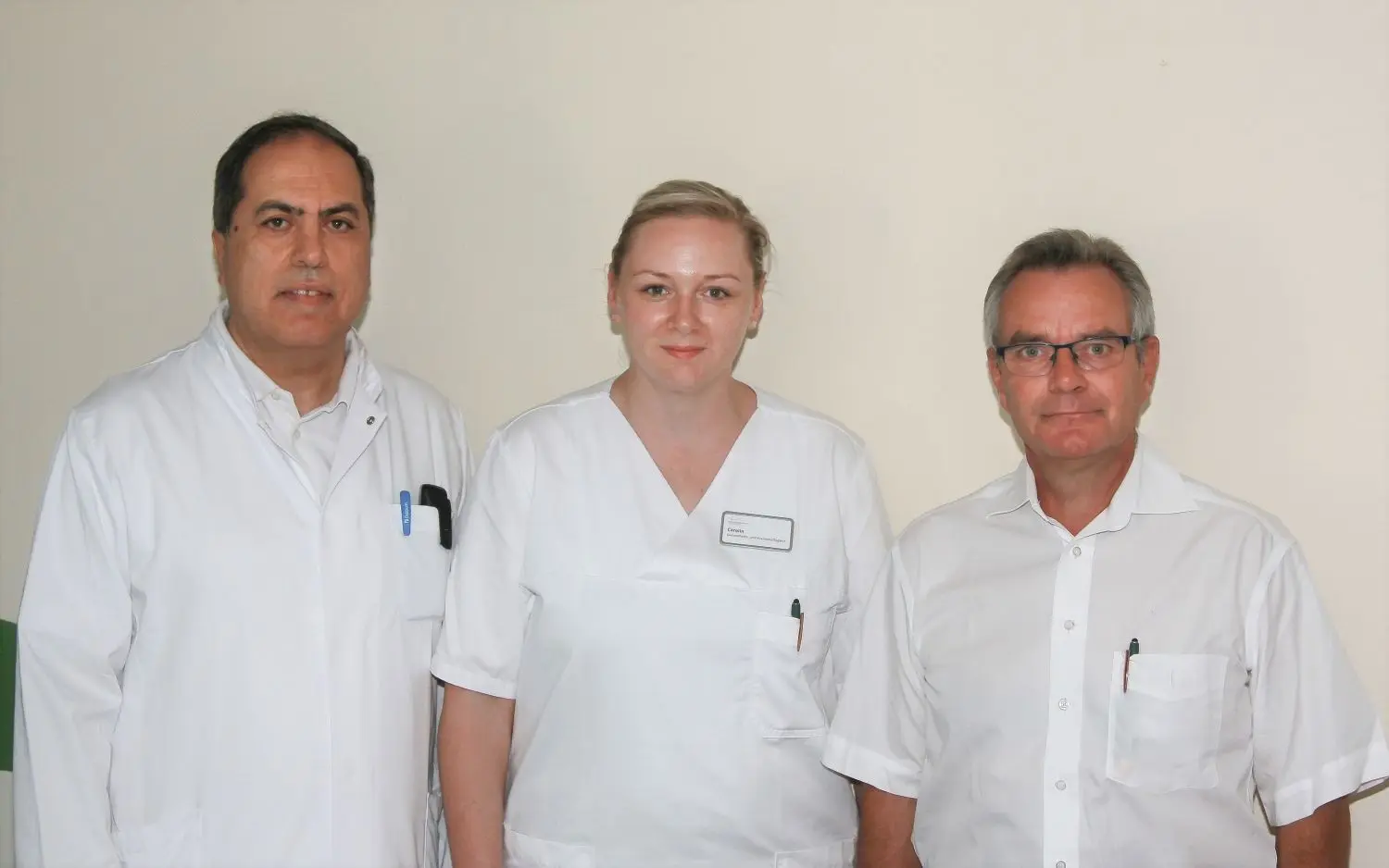 Der Chefarzt der Unfallchirurgie Nasreddin El-Jaam, Carolin Beil (Stationsleitung Pflege) und der Leitenden Chefarzt Dr. med. Karsten Brußig gehören zur Leitung der Chirurgie im Kreiskrankenhaus Weißwasser.